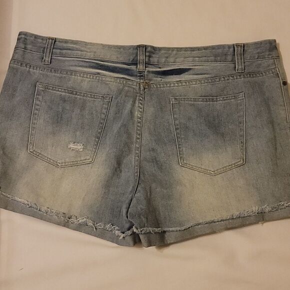Forever 21 distressed denim shorts size 18 - Picture 4 of 9